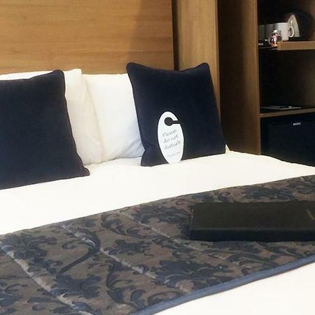 Five Mile Oxford Hotel Bagian luar foto